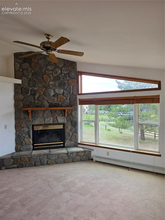 Image 3 of 20: Living Room