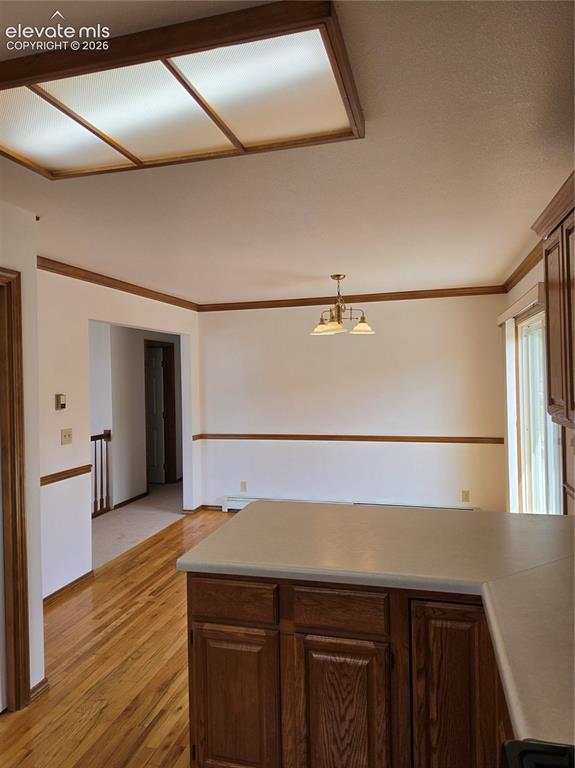 Image 7 of 20: Kitchen