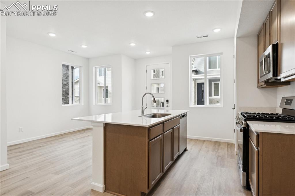 Image 2 of 21: No Description Available