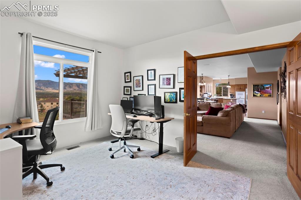 Image 11 of 36: Office