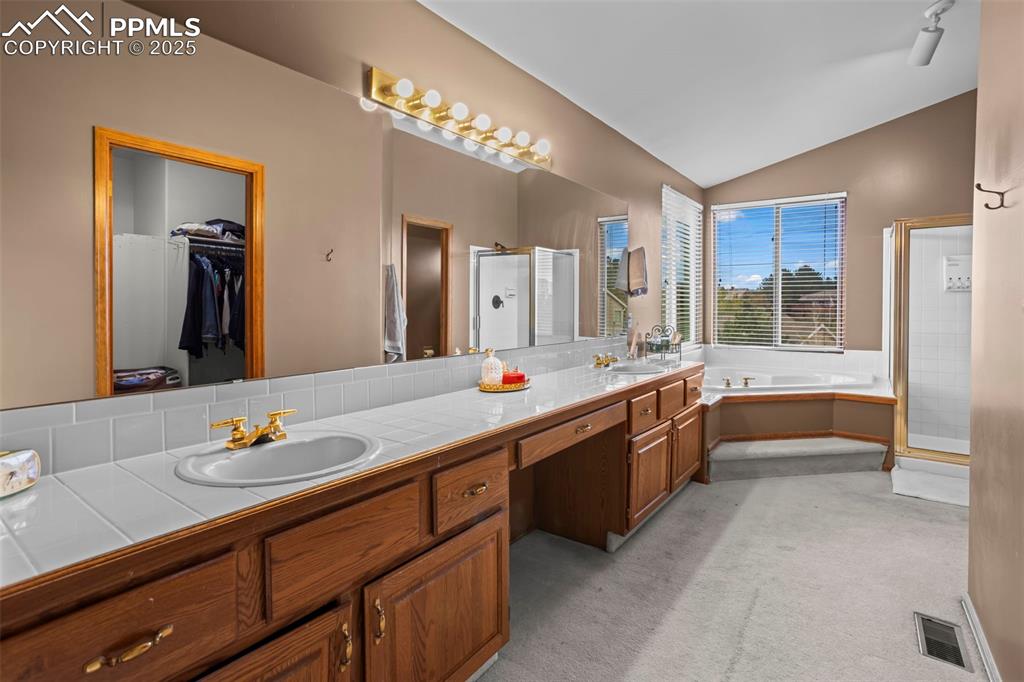 Image 14 of 36: Primary on suite bathroom 