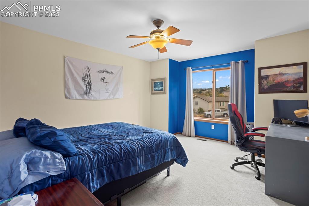 Image 16 of 36: Upstairs bedroom 3