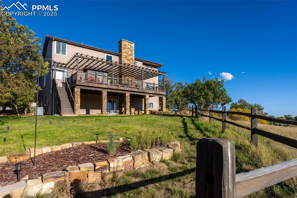 Image 26 of 36: Back of Structure