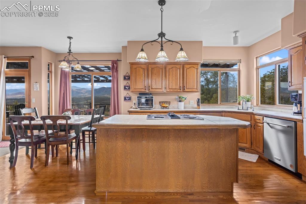 Image 5 of 36: Kitchen