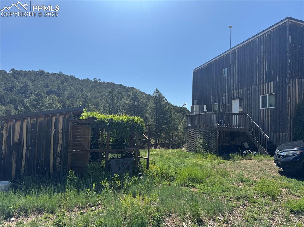 Image 2 of 14: Yard