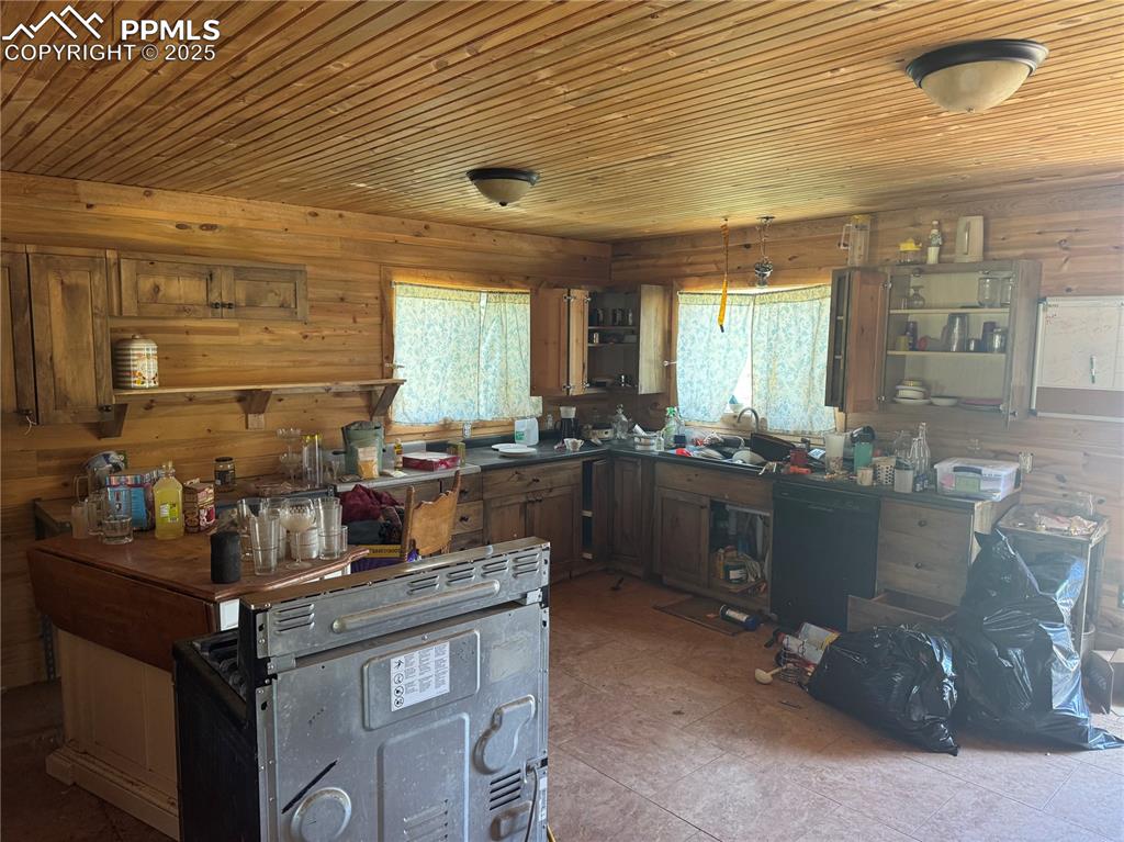 Image 3 of 14: Kitchen