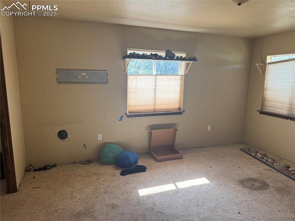 Image 6 of 14: Bedroom
