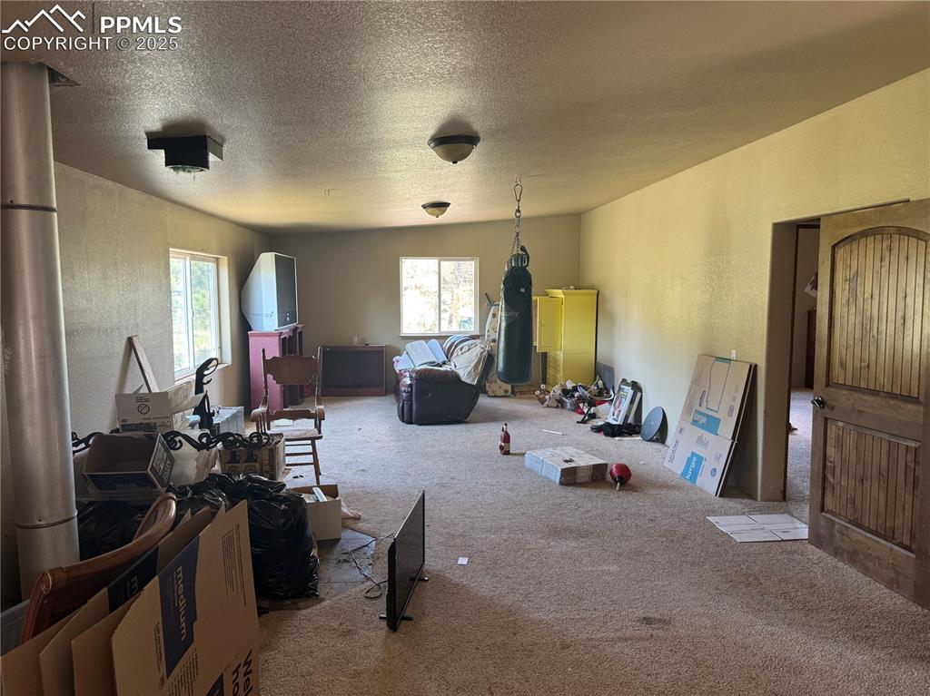 Image 9 of 14: Living Room