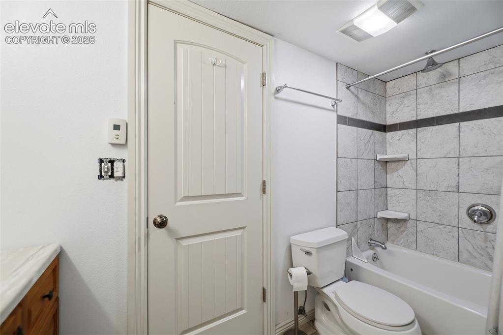 Image 18 of 45: Upstairs Bathroom