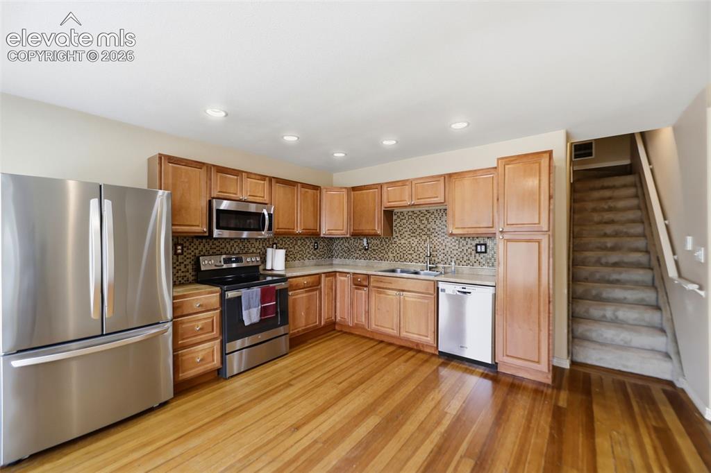 Image 8 of 45: Kitchen