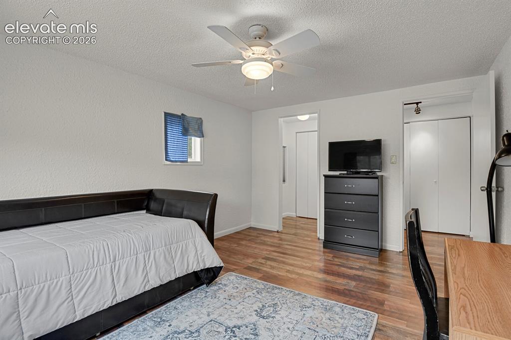 Image 14 of 31: Bedroom