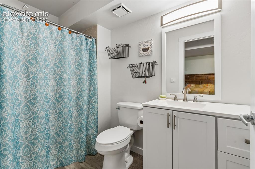 Image 30 of 47: Bathroom