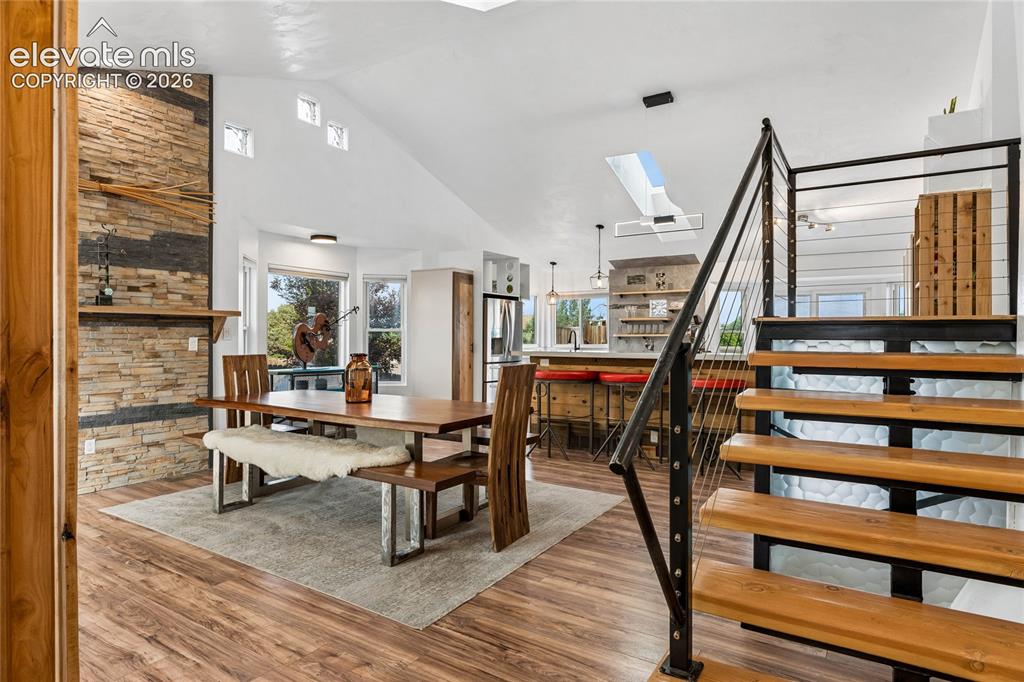 Image 4 of 47: Dining Area