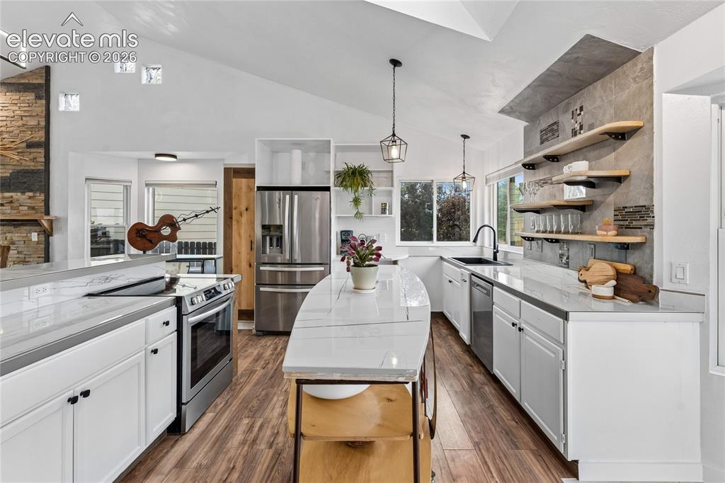 Image 8 of 47: Kitchen