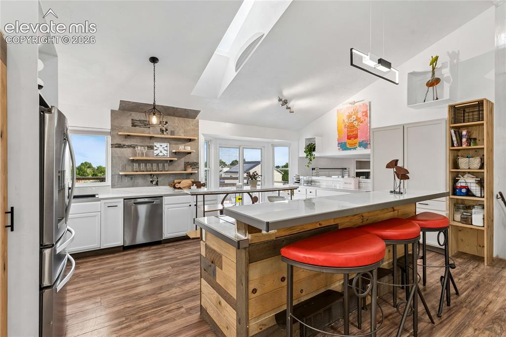 Image 9 of 47: Kitchen