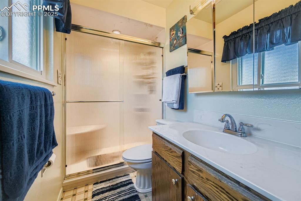 Image 14 of 28: Bathroom