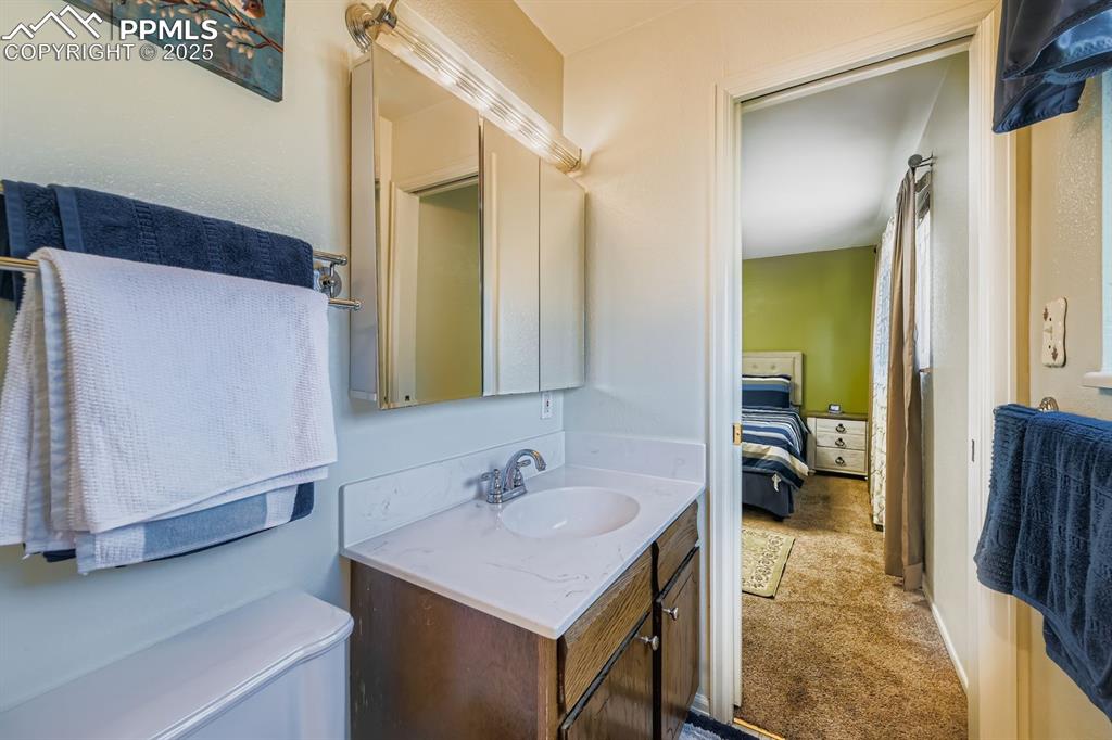 Image 15 of 28: Bathroom