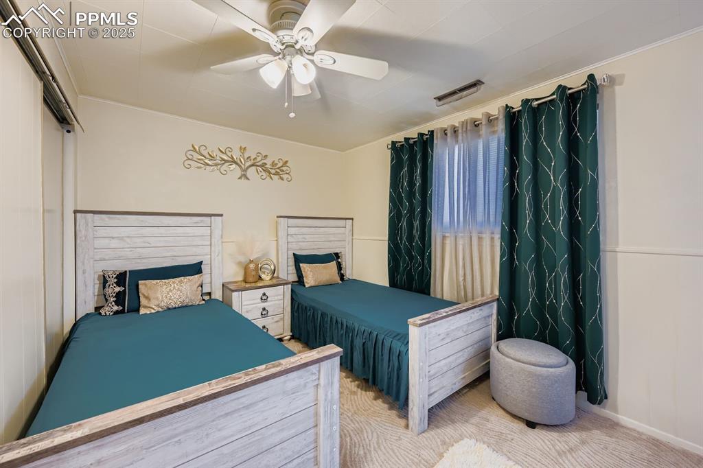 Image 16 of 28: Bedroom