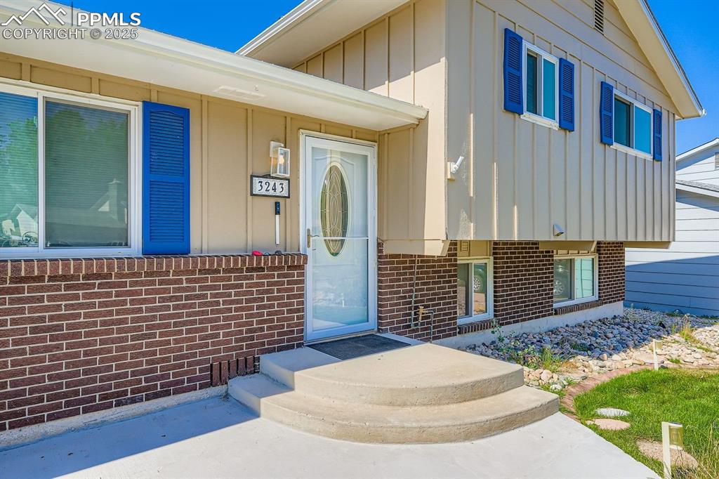 Image 2 of 28: Entry