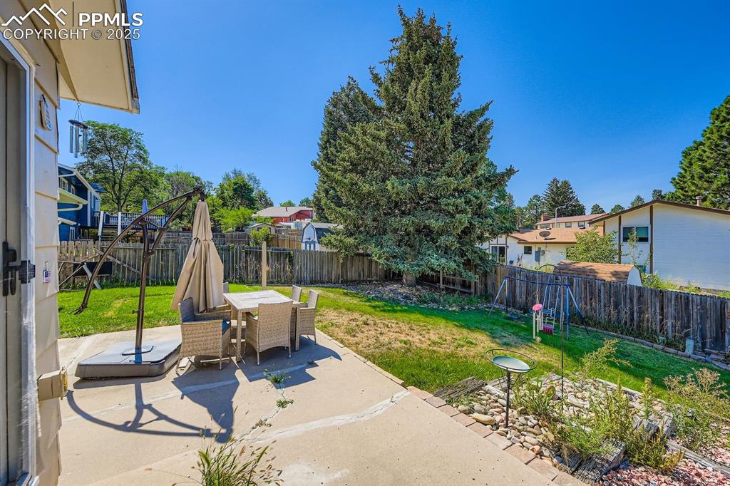 Image 24 of 28: Patio