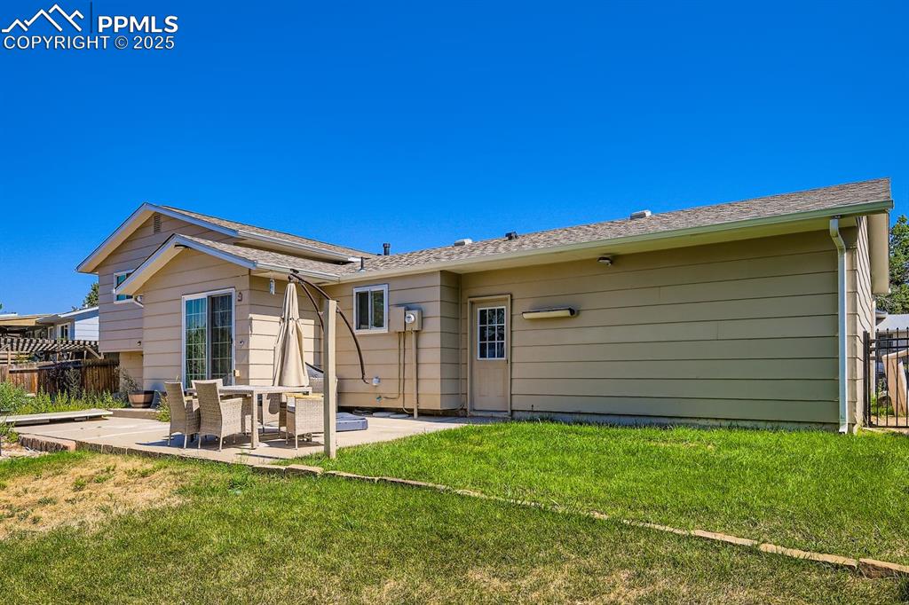 Image 25 of 28: Back of Structure