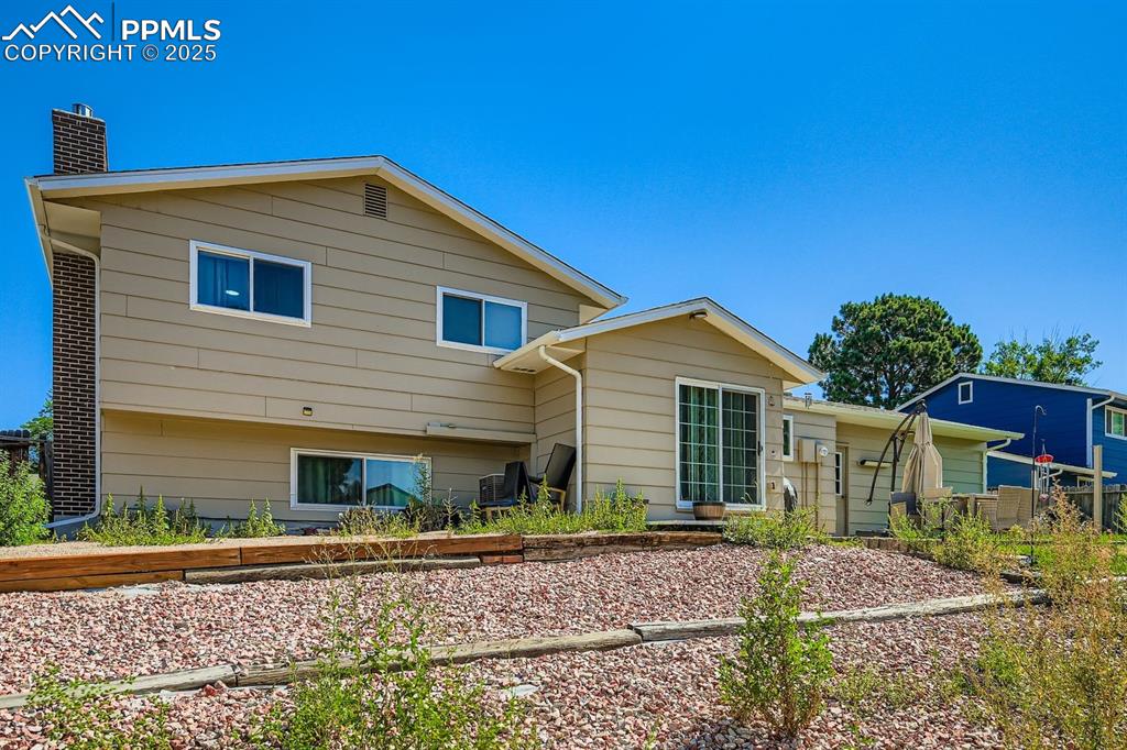 Image 26 of 28: Back of Structure