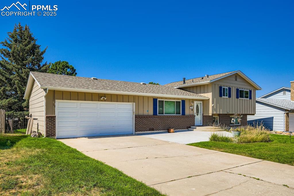 Image 27 of 28: Front of Structure