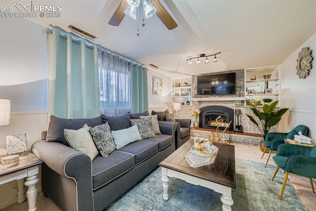 Image 4 of 28: Living Room