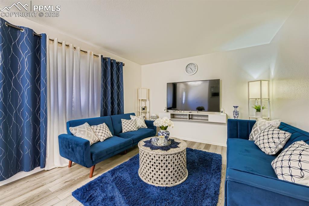 Image 5 of 28: Living Room