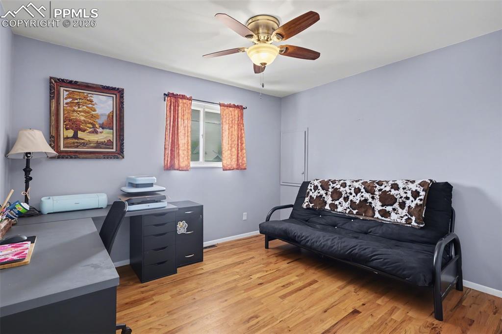 Image 10 of 26: Bedroom