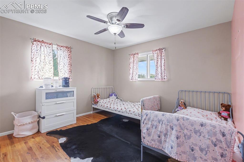 Image 12 of 26: Bedroom