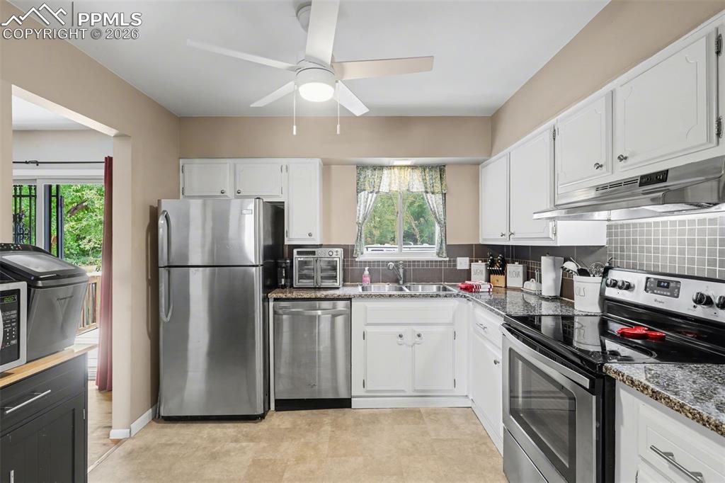 Image 5 of 26: Kitchen