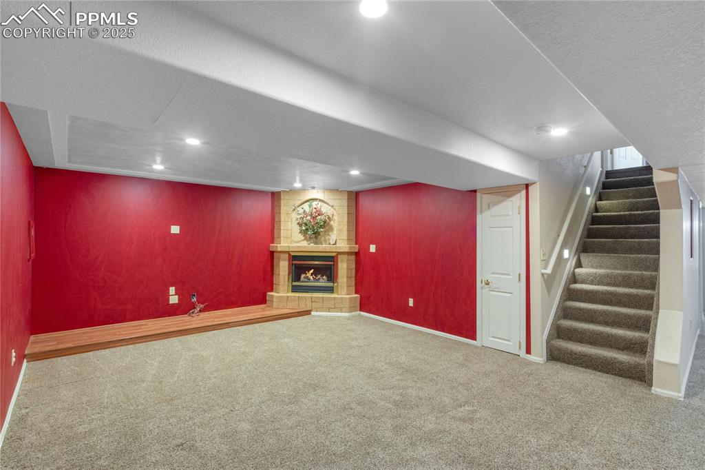 Image 13 of 39: Family Room