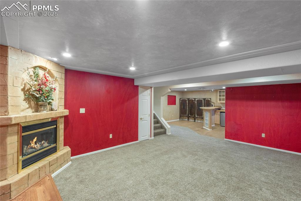 Image 14 of 39: Family Room