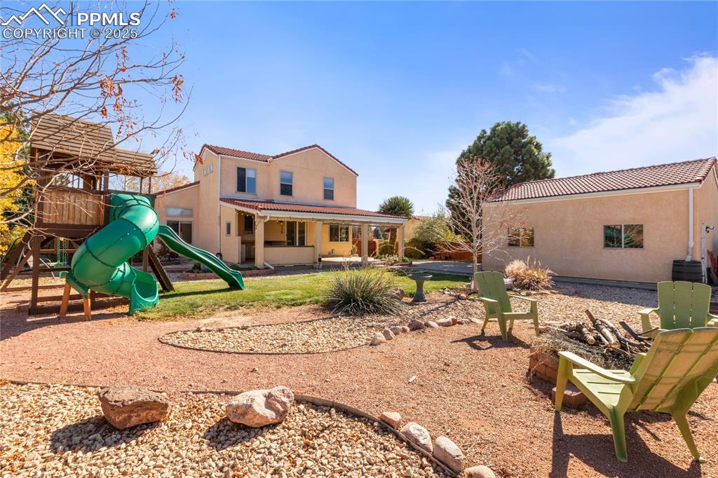 Image 34 of 39: Yard