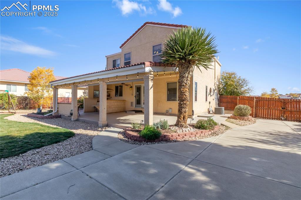 Image 36 of 39: Back of Structure