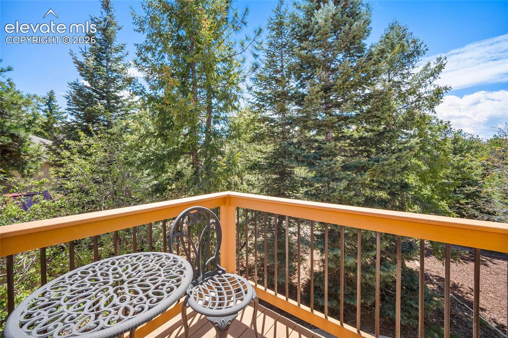 Image 46 of 50: Deck