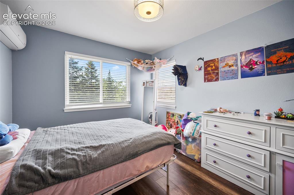 Image 6 of 50: Bedroom