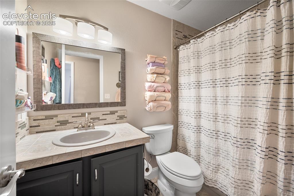 Image 8 of 50: Bathroom