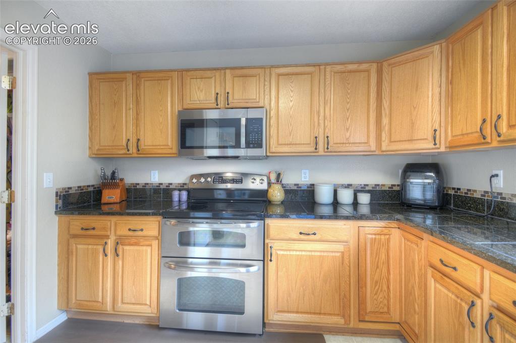 Image 11 of 35: Butlers pantry