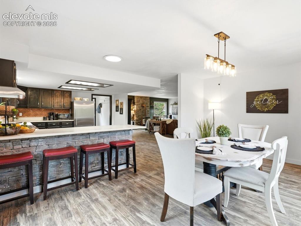 Image 17 of 50: Dining Area