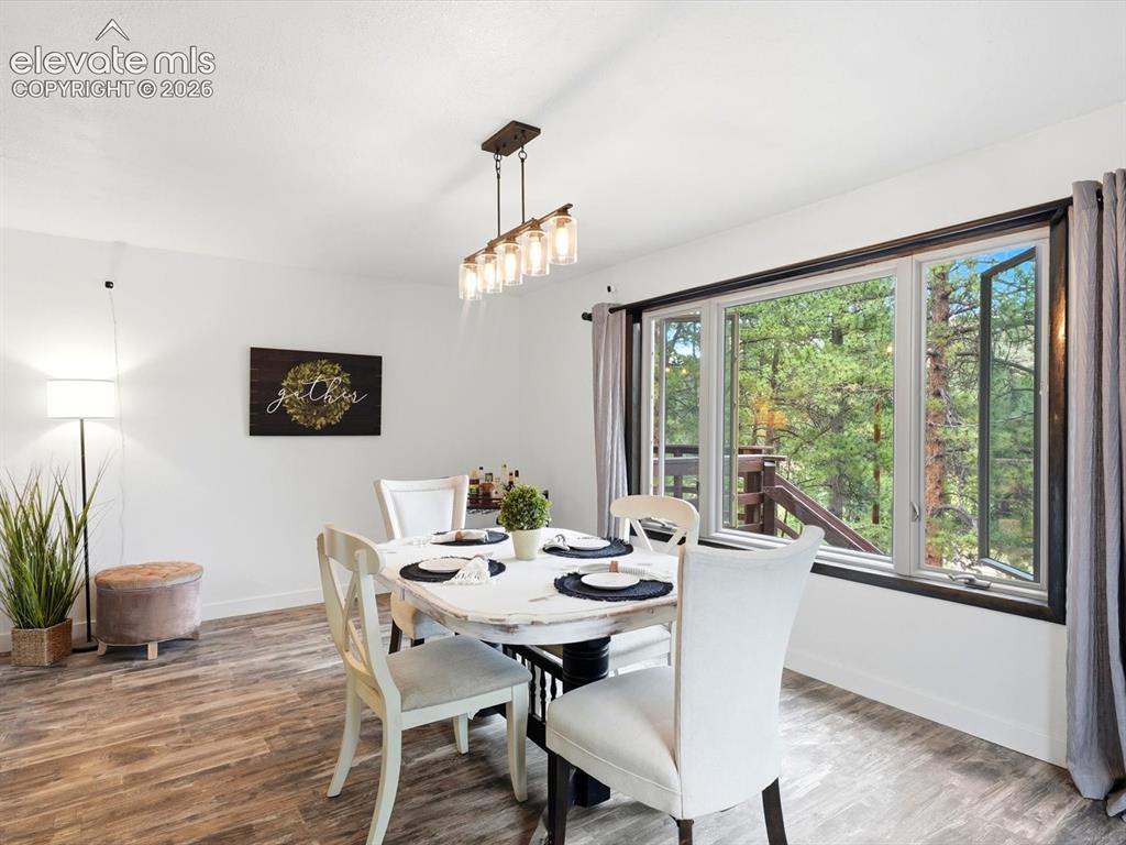 Image 18 of 50: Dining Area