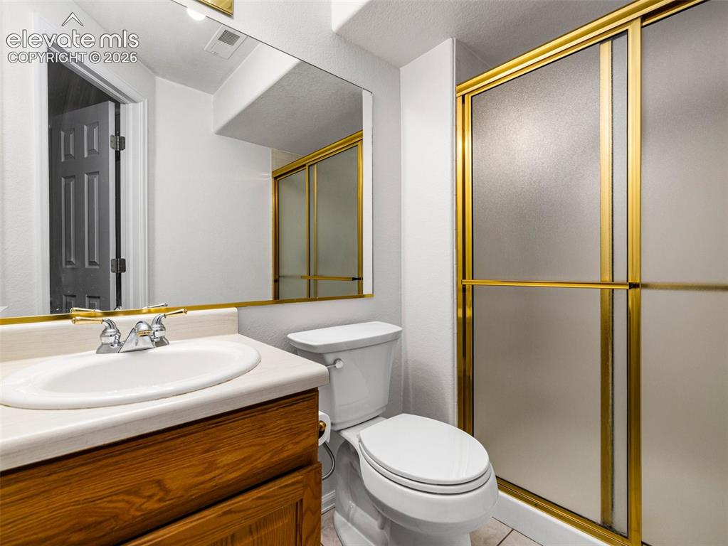 Image 11 of 21: Bathroom