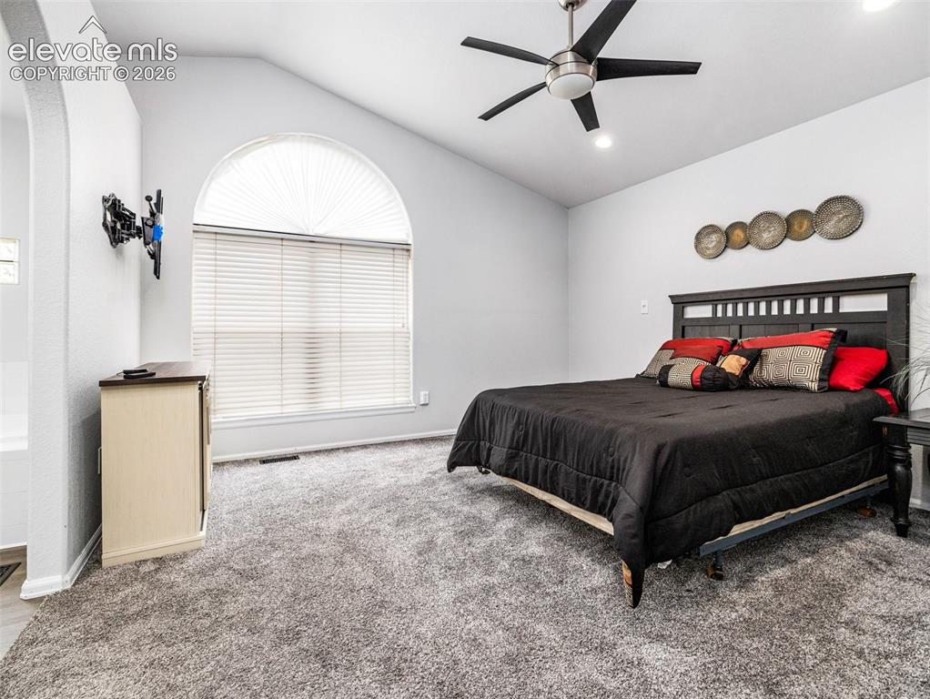 Image 14 of 21: Bedroom