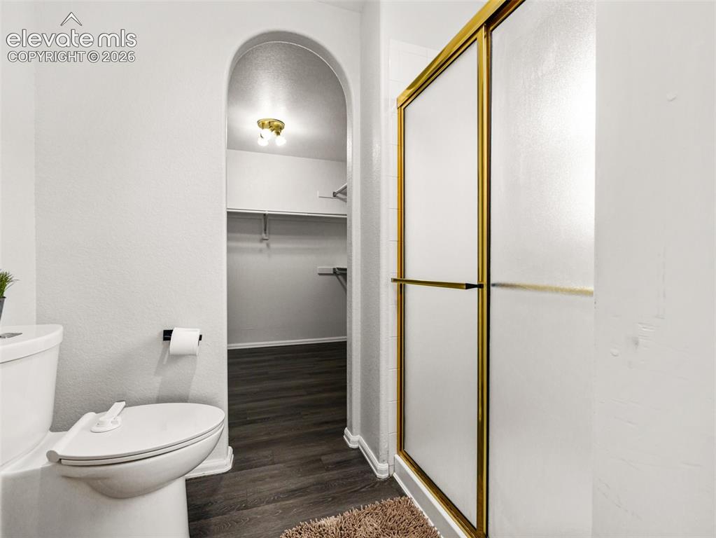 Image 16 of 21: Bathroom