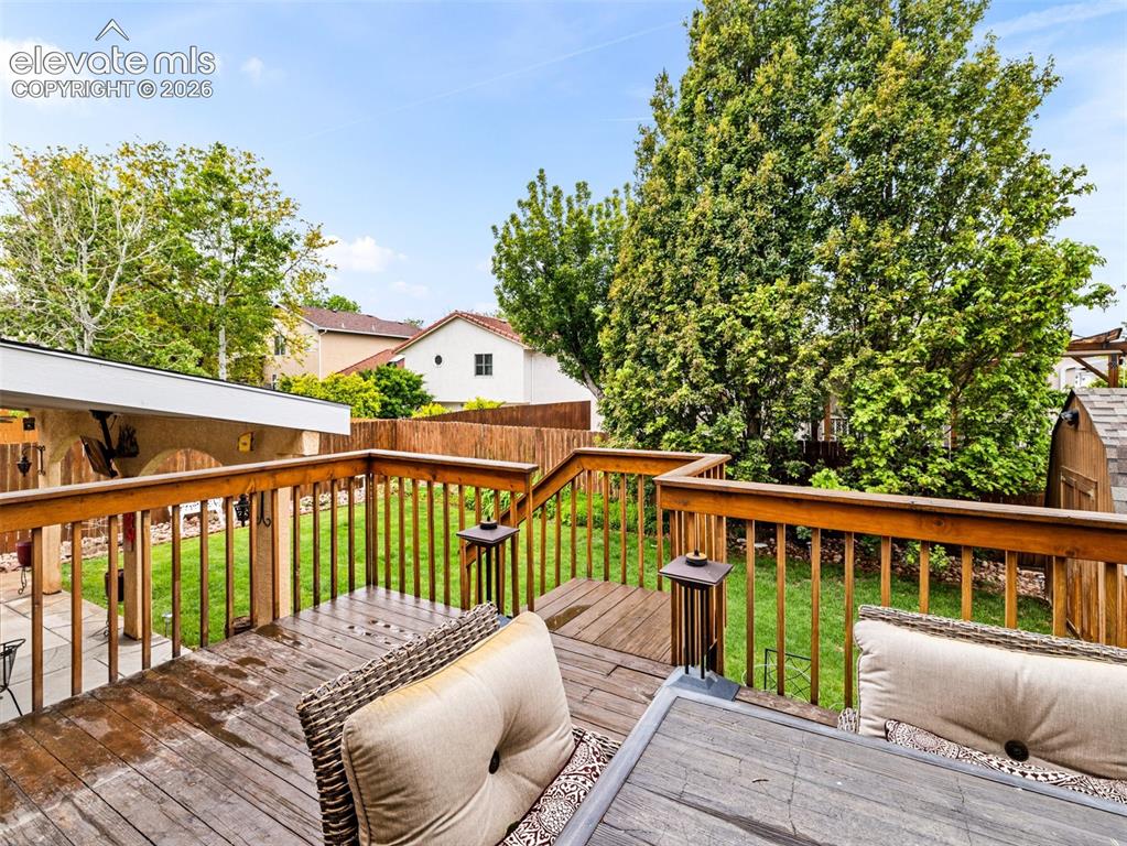 Image 20 of 21: Deck