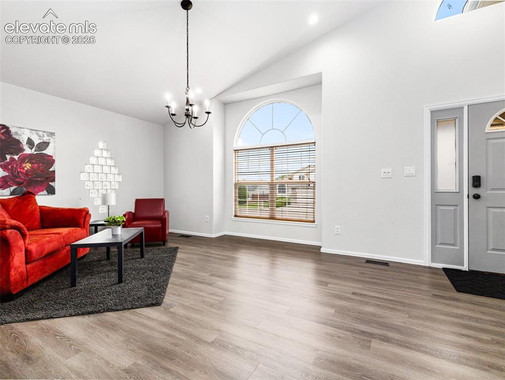 Image 5 of 21: Sitting Room