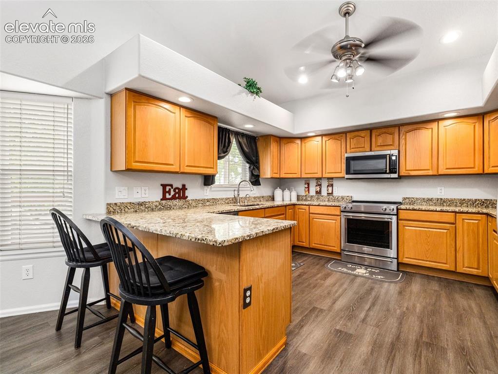 Image 7 of 21: Kitchen