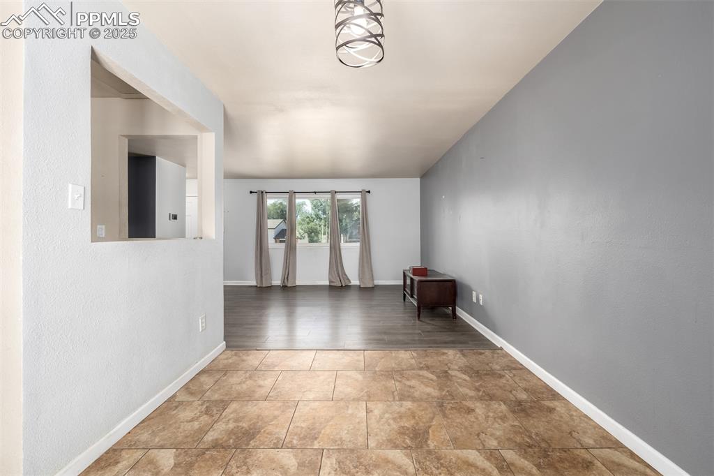 Image 10 of 41: Dining Area