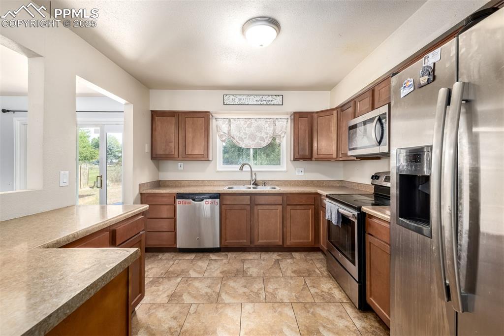 Image 11 of 41: Kitchen